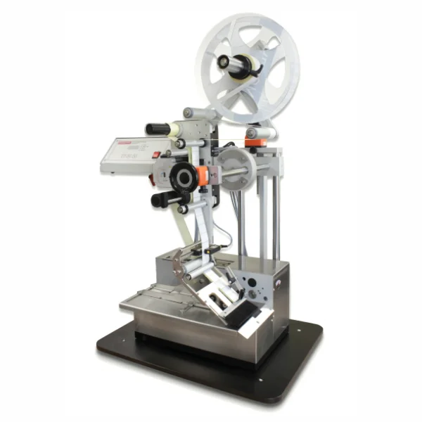 AUTOMATIC LABELING MACHINE WITH FRICTION FEEDER